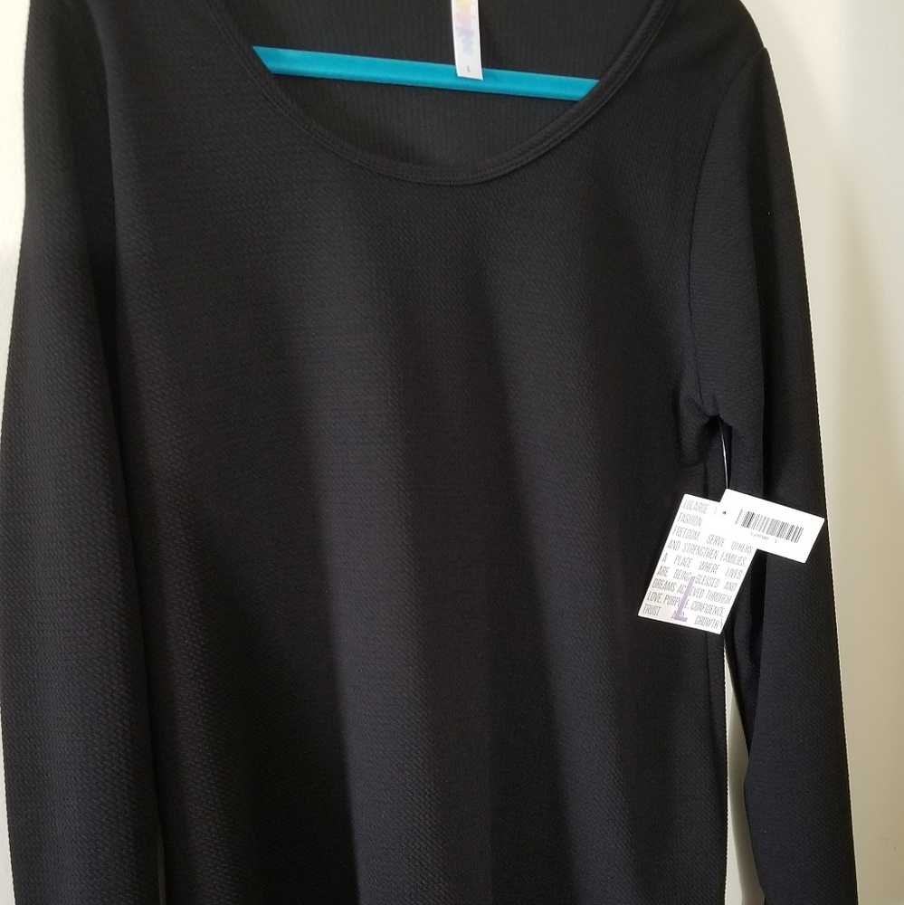 NWT Lularoe Lynnae LS Black Textured Shirt